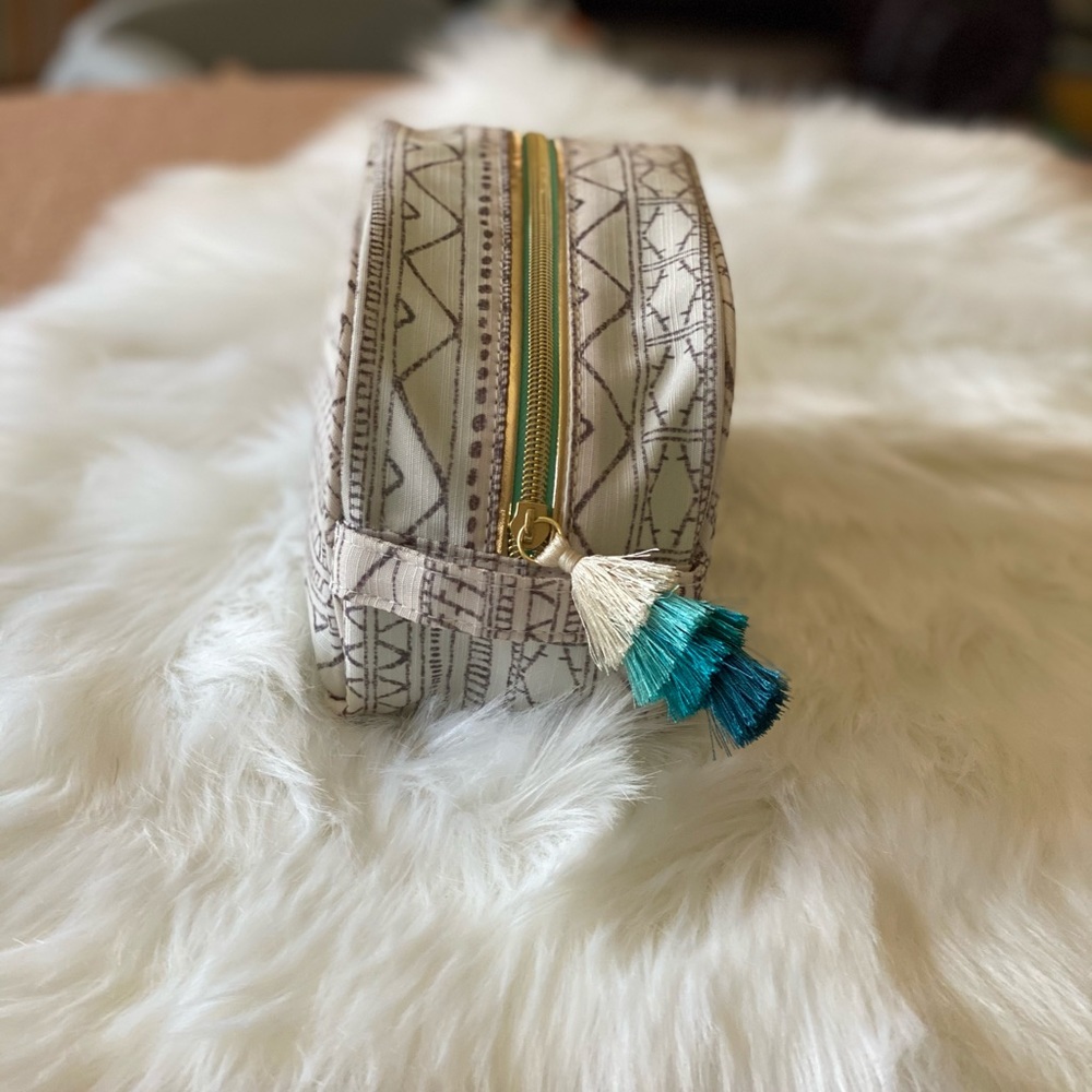 Patterned Makeup Pouch - Picture 2 of 3